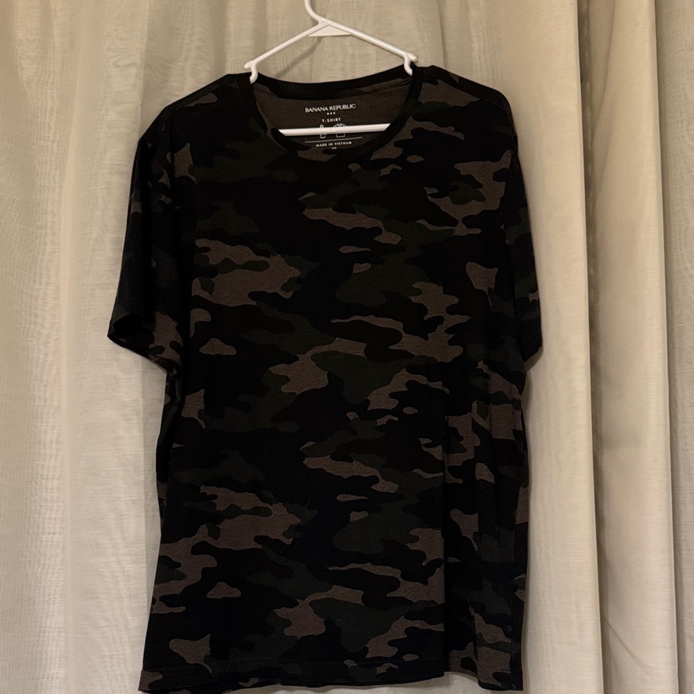 Banana Republic Men's Short Sleeve Camo Tee - Black and Brown
